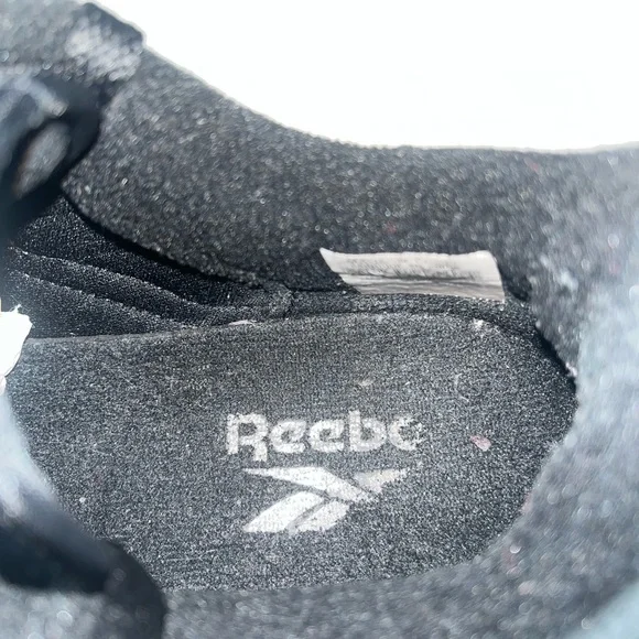 Women’s Black Classic Reebok Sneakers with Gum Sole - Picture 4 of 15